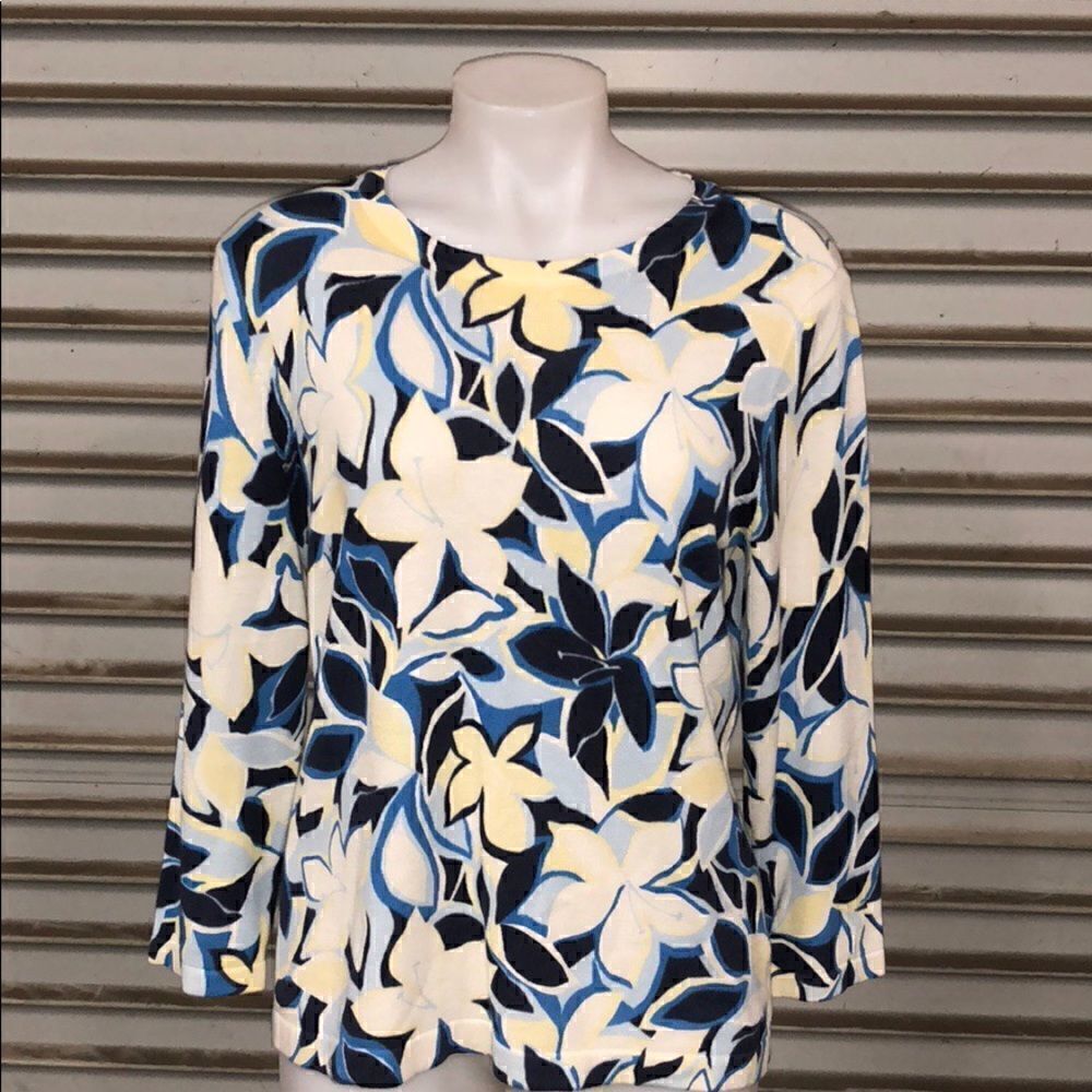 🛍️Sag Harbor sweater size small